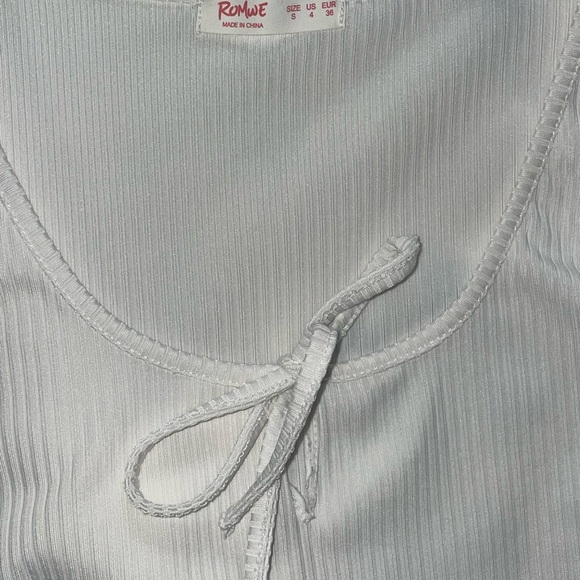 cropped tee with bow🕊️ - Picture 3 of 3